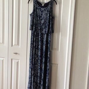 Long sleeveless dress